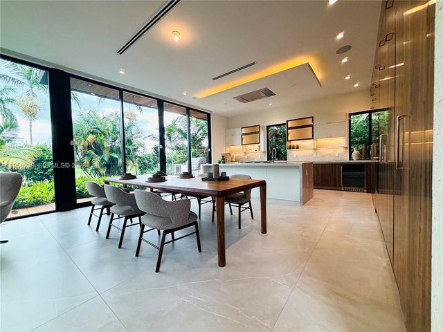 5825 Alton Rd, Miami Beach, FL 33140