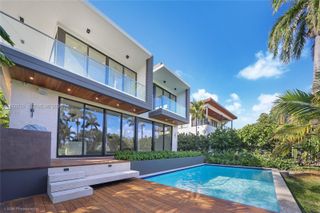 5825 Alton Rd, Miami Beach, FL 33140