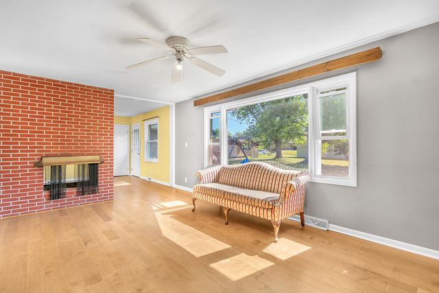 325 Cedar Street NW, Demotte, IN 46310