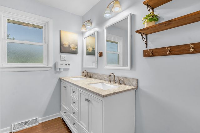 325 Cedar Street NW, Demotte, IN 46310