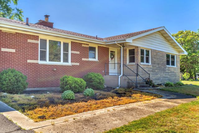 325 Cedar Street NW, Demotte, IN 46310