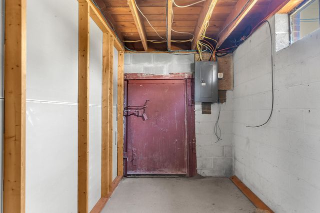325 Cedar Street NW, Demotte, IN 46310