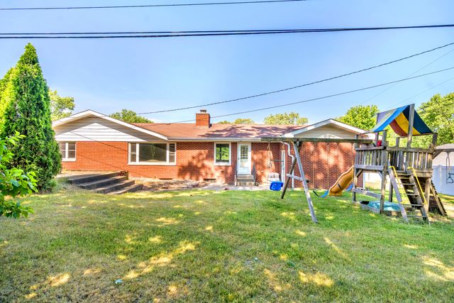 325 Cedar Street NW, Demotte, IN 46310