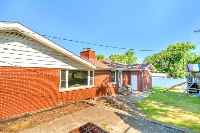 325 Cedar Street NW, Demotte, IN 46310
