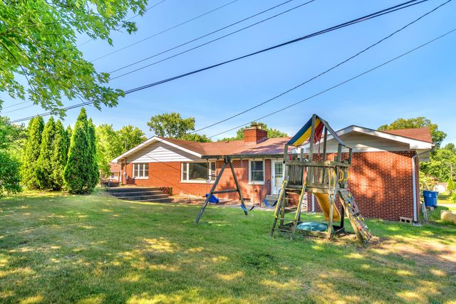 325 Cedar Street NW, Demotte, IN 46310