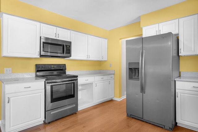 325 Cedar Street NW, Demotte, IN 46310