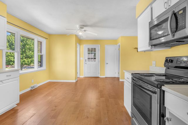 325 Cedar Street NW, Demotte, IN 46310