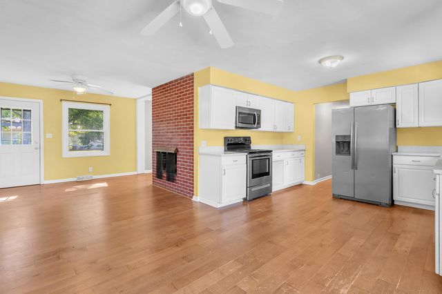 325 Cedar Street NW, Demotte, IN 46310