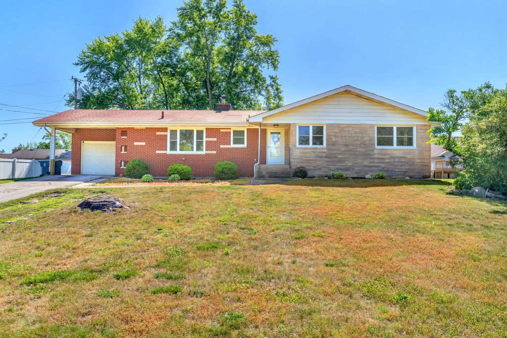 325 Cedar Street NW, Demotte, IN 46310