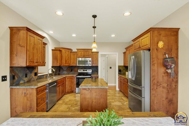 4828 NW Kendall DR, Topeka, KS 66618