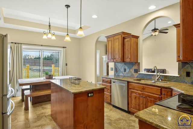 4828 NW Kendall DR, Topeka, KS 66618