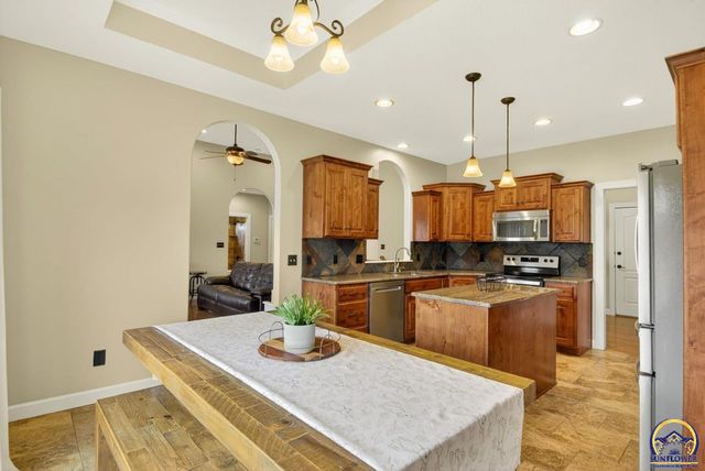 4828 NW Kendall DR, Topeka, KS 66618