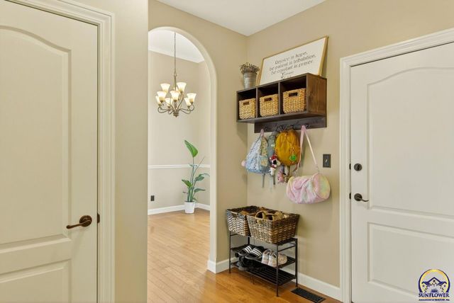 4828 NW Kendall DR, Topeka, KS 66618