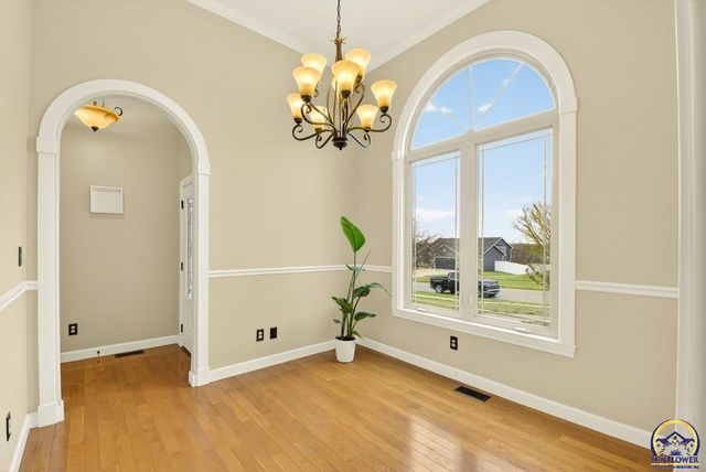 4828 NW Kendall DR, Topeka, KS 66618