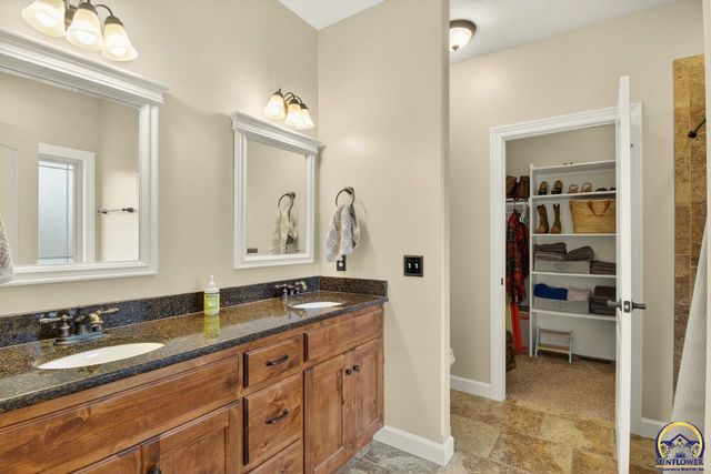 4828 NW Kendall DR, Topeka, KS 66618