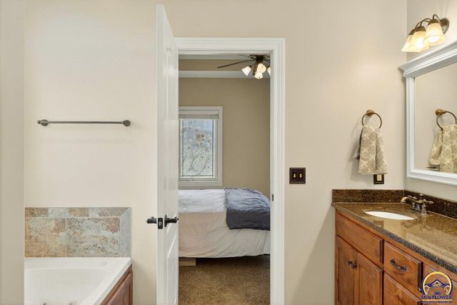 4828 NW Kendall DR, Topeka, KS 66618