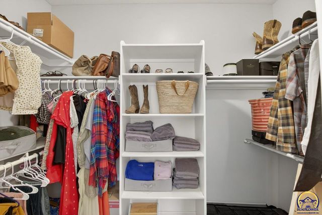 4828 NW Kendall DR, Topeka, KS 66618