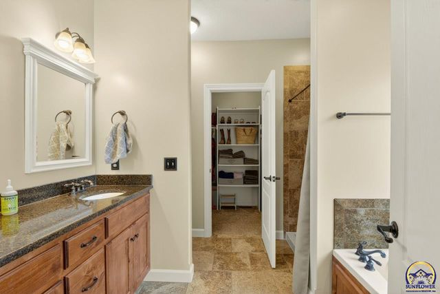 4828 NW Kendall DR, Topeka, KS 66618