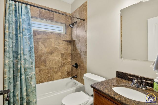 4828 NW Kendall DR, Topeka, KS 66618