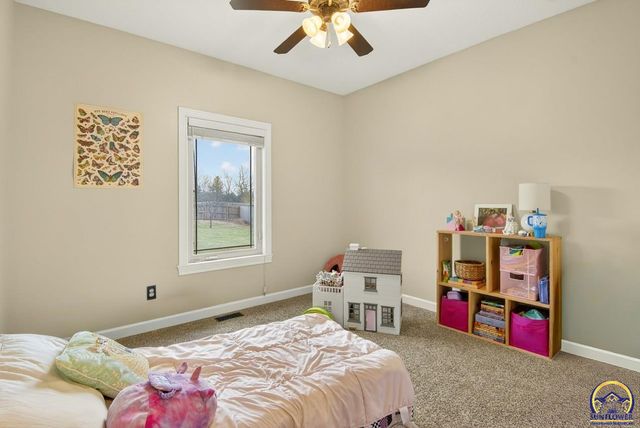 4828 NW Kendall DR, Topeka, KS 66618