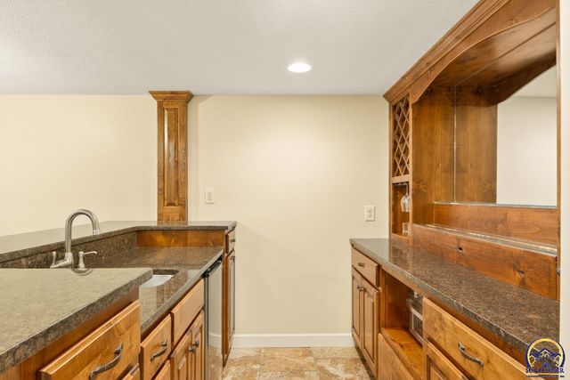 4828 NW Kendall DR, Topeka, KS 66618