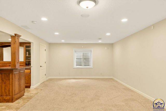 4828 NW Kendall DR, Topeka, KS 66618