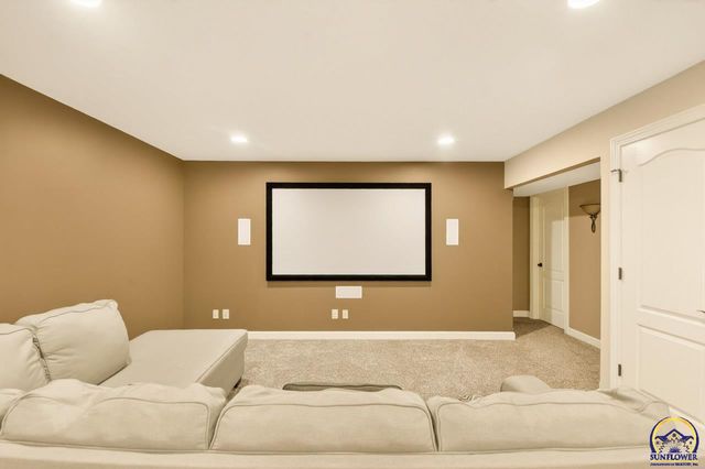 4828 NW Kendall DR, Topeka, KS 66618