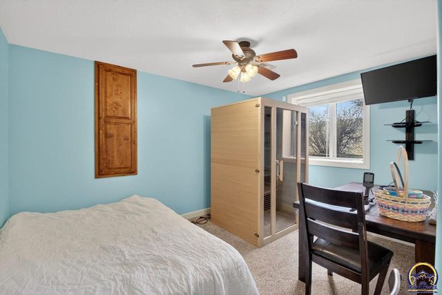 4828 NW Kendall DR, Topeka, KS 66618