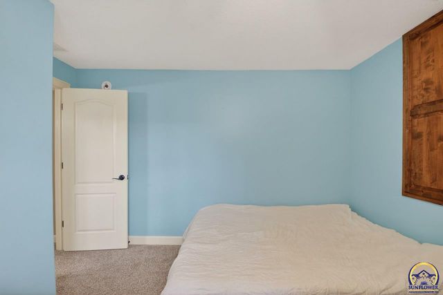 4828 NW Kendall DR, Topeka, KS 66618