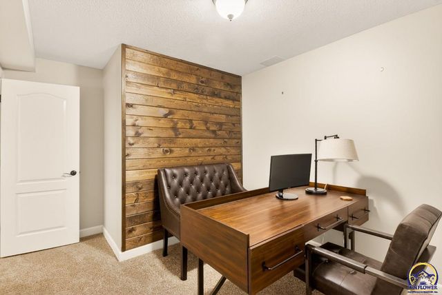 4828 NW Kendall DR, Topeka, KS 66618