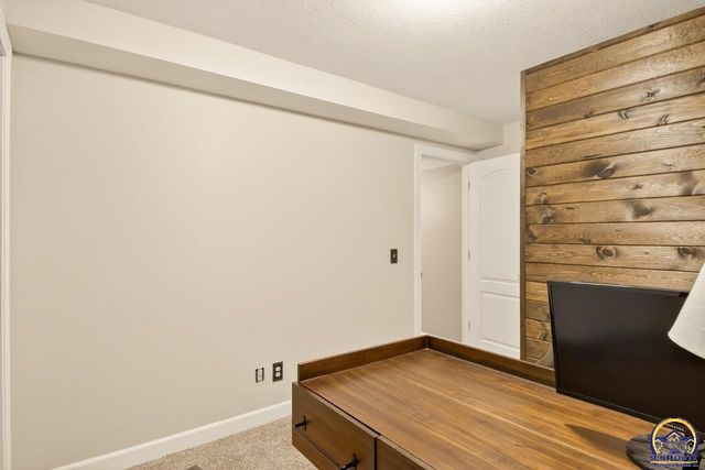 4828 NW Kendall DR, Topeka, KS 66618