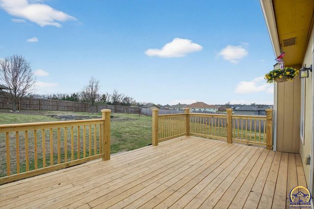 4828 NW Kendall DR, Topeka, KS 66618