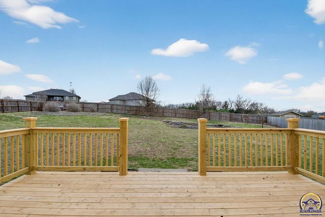 4828 NW Kendall DR, Topeka, KS 66618