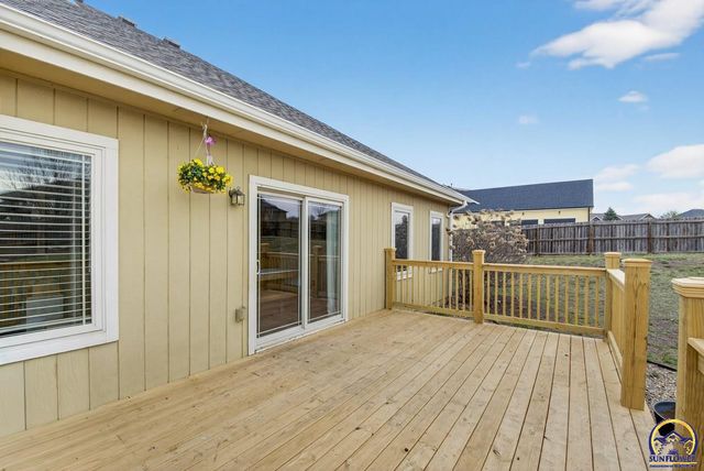 4828 NW Kendall DR, Topeka, KS 66618