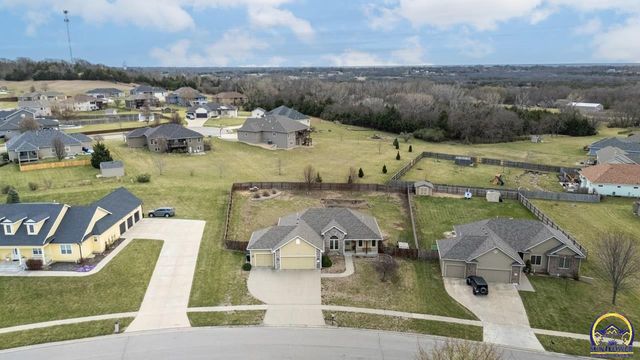 4828 NW Kendall DR, Topeka, KS 66618