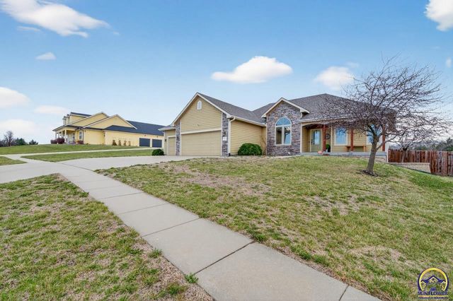 4828 NW Kendall DR, Topeka, KS 66618