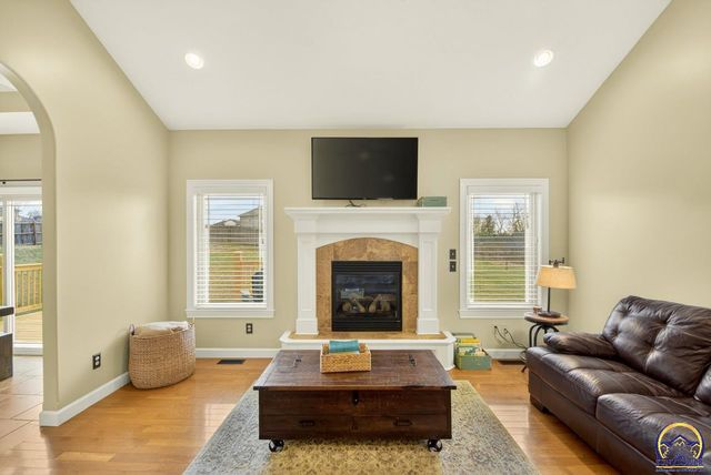 4828 NW Kendall DR, Topeka, KS 66618