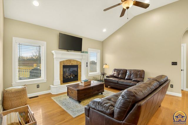 4828 NW Kendall DR, Topeka, KS 66618