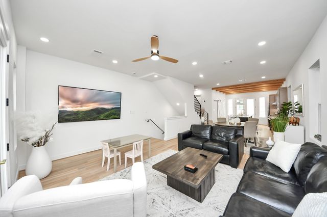 2211 Bevis Street, Houston, TX 77008