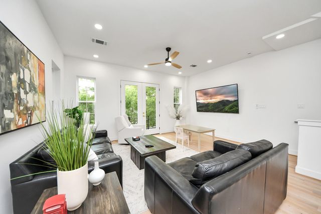 2211 Bevis Street, Houston, TX 77008