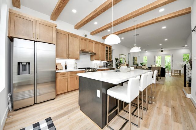 2211 Bevis Street, Houston, TX 77008