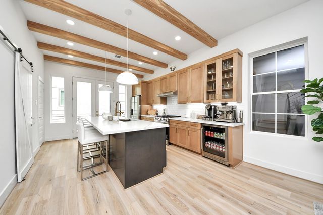2211 Bevis Street, Houston, TX 77008