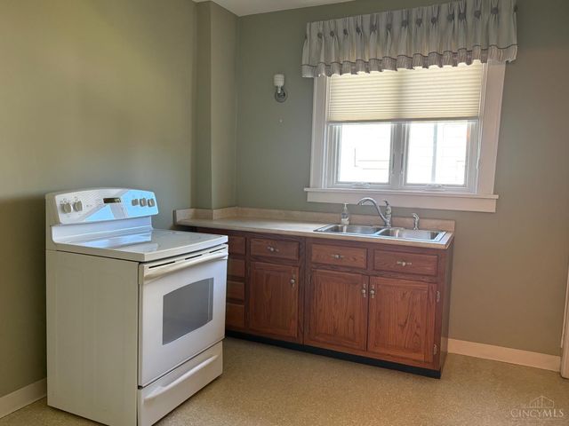 3927 Delmar Avenue, Cheviot, OH 45211