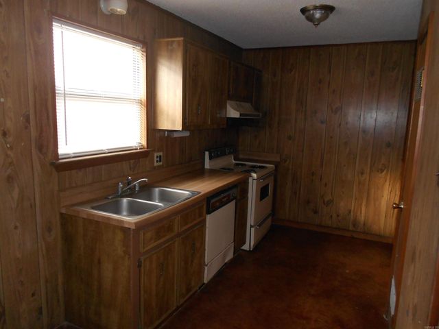 1505 N Poplar, North Little Rock, AR 72116