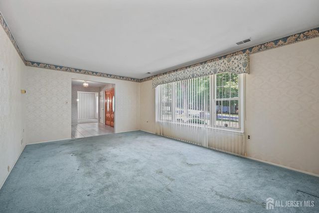 9 Lani Street, Monroe, NJ 08831