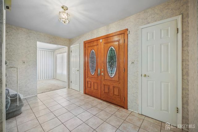 9 Lani Street, Monroe, NJ 08831