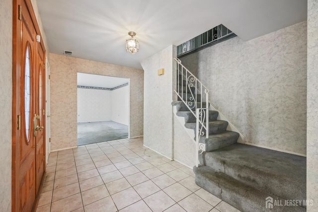 9 Lani Street, Monroe, NJ 08831