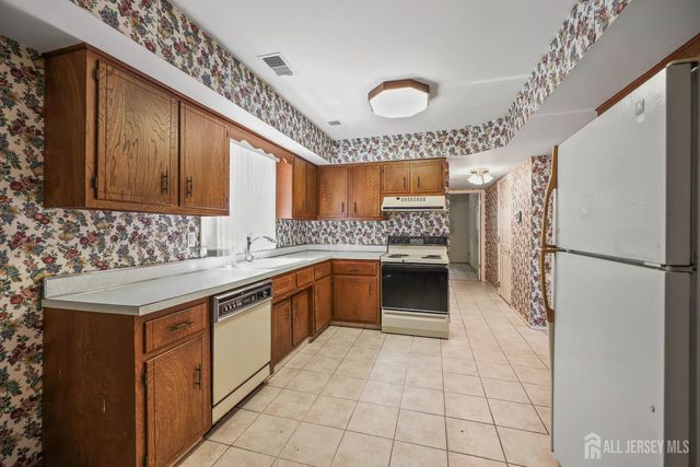 9 Lani Street, Monroe, NJ 08831