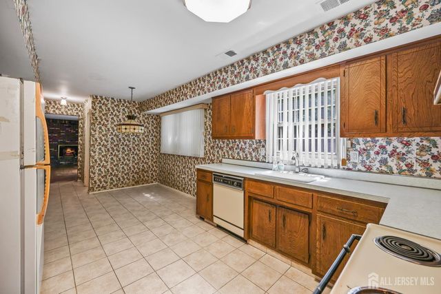 9 Lani Street, Monroe, NJ 08831