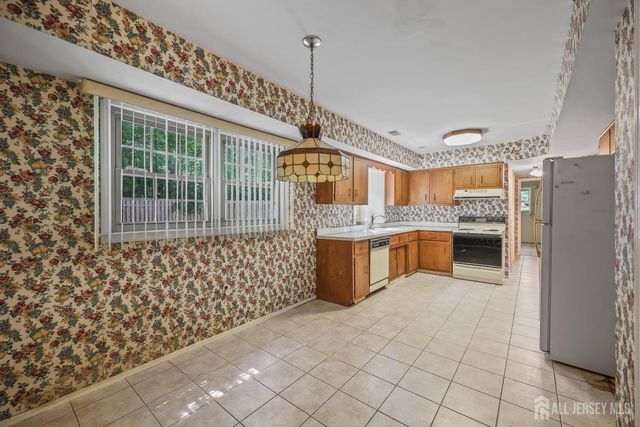 9 Lani Street, Monroe, NJ 08831